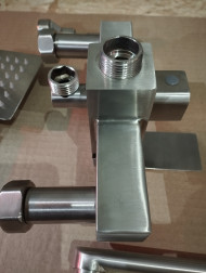 Уценка 1 Смеситель для ванны VIKO V-7735, картридж 35 мм, (встроенный переключатель), длина излива 30 см, нержавеющая сталь, серебристый Уценка 1 Смеситель для ванны VIKO V-7735, картридж 35 мм, (встроенный переключатель), длина излива 30 см, нержавеющая сталь, серебристый