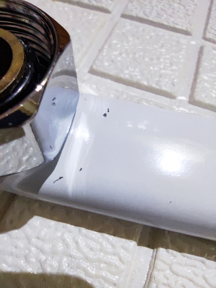 Уценка 1 Смеситель VIKO V-4145 для ванны, с кронштейном для душевой лейки, белый/хром