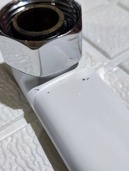 Уценка 1 Смеситель VIKO V-4145 для ванны, с кронштейном для душевой лейки, белый/хром