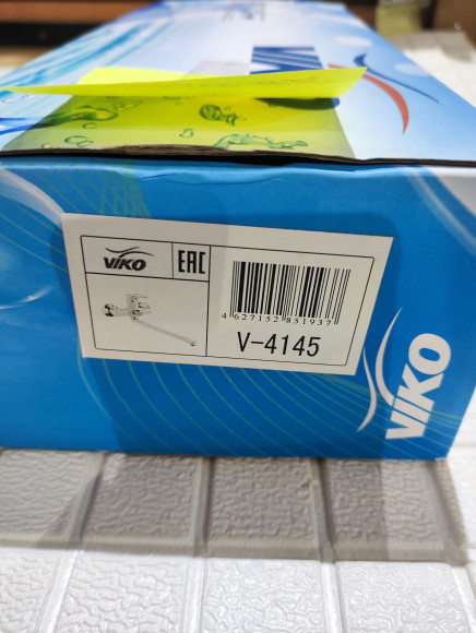 Уценка 1 Смеситель VIKO V-4145 для ванны, с кронштейном для душевой лейки, белый/хром