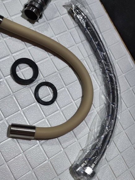 Уценка 1 Смеситель для кухни VIKO V-4438 с высоким поворотным гибким силиконовым изливом на мойку Вико, латунный, бежевый